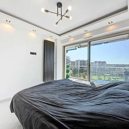 Modern - Ac-1br- 4p -