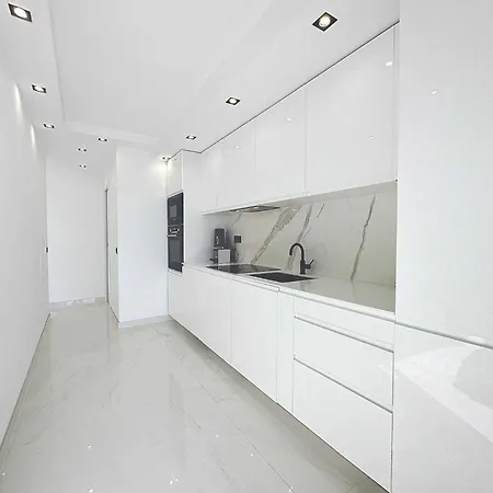 Modern - Ac-1br- 4p - Apartment *
