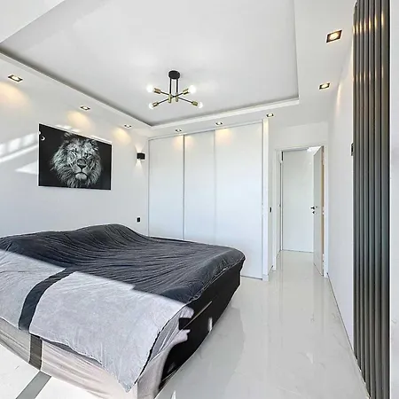 Modern - Ac-1br- 4p - Apartment