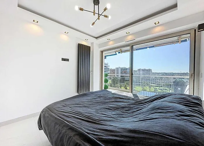 Modern - Ac-1br- 4p -